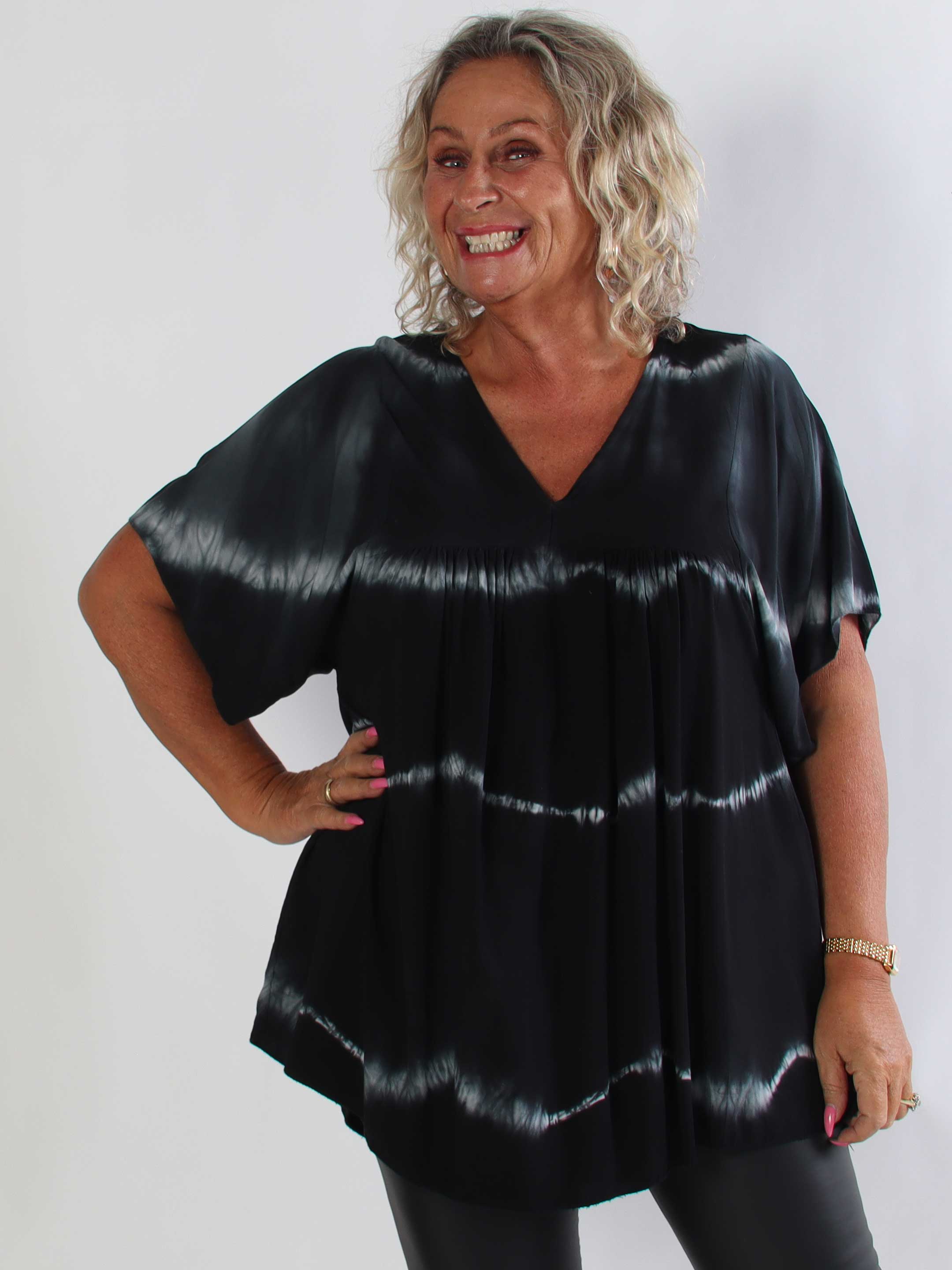 Safira Shirt - Blød plus size tunikabluse i bomuld med flot batikmønster
